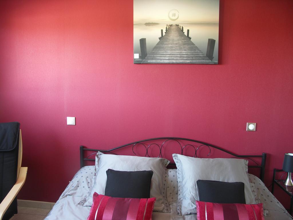Chambres D'Hotes Le Saint O Detente Rum bild