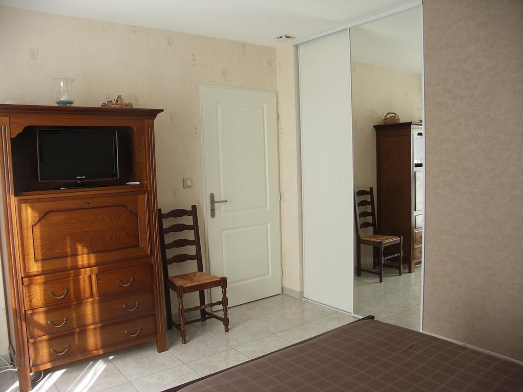Chambres D'Hotes Le Saint O Detente Rum bild