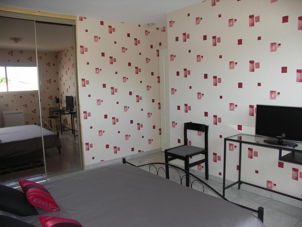 Chambres D'Hotes Le Saint O Detente Rum bild