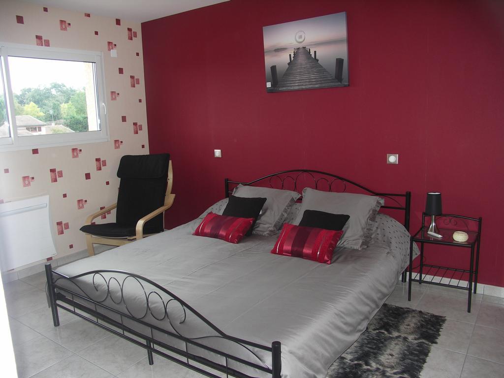 Chambres D'Hotes Le Saint O Detente Rum bild