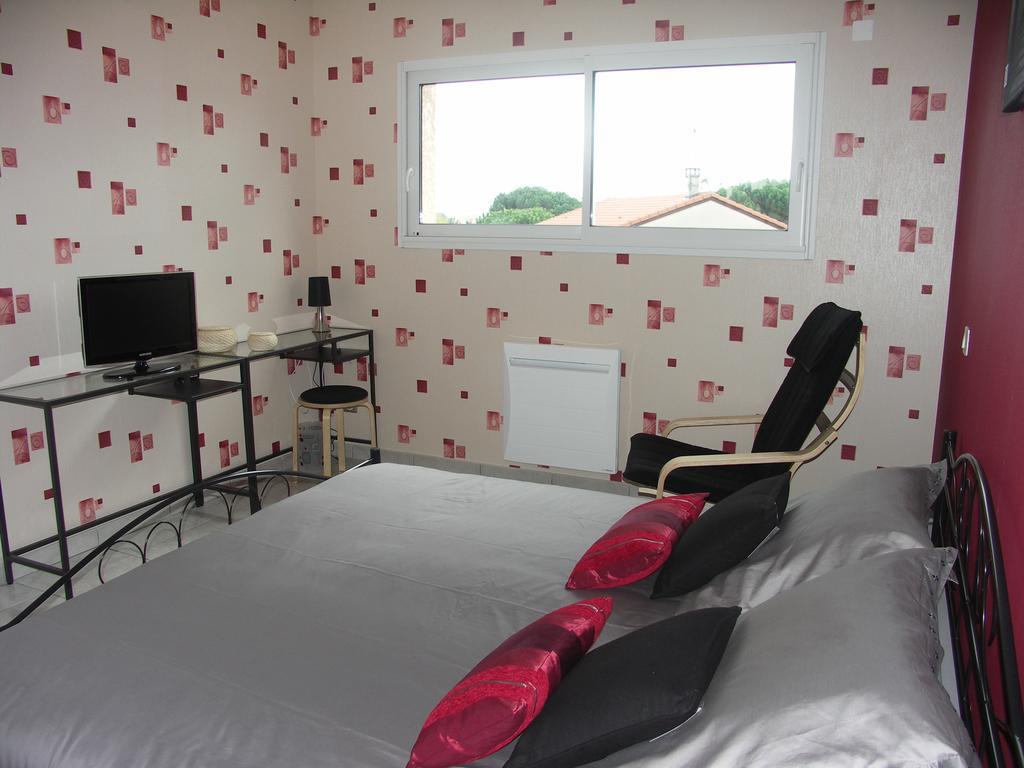 Chambres D'Hotes Le Saint O Detente Rum bild